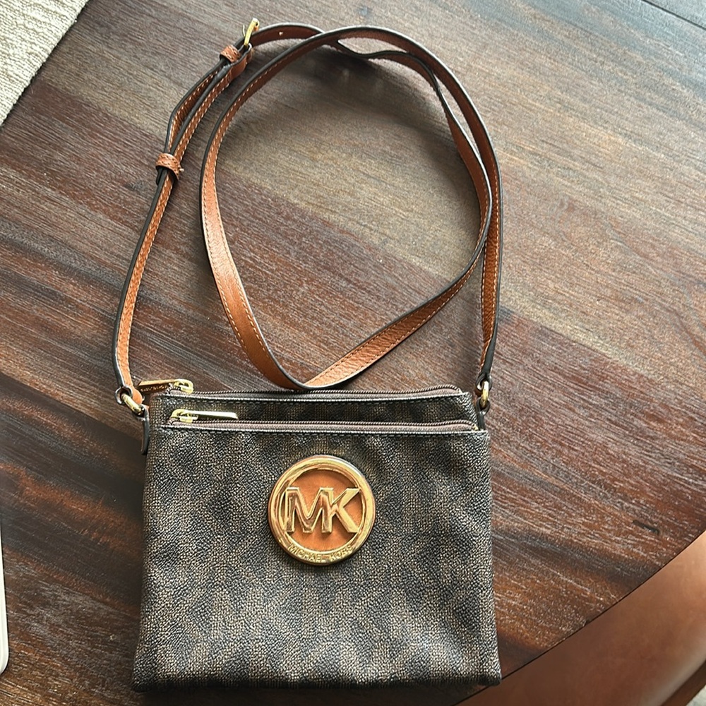 Micheal Kors Crossbody - Picture 2 of 7